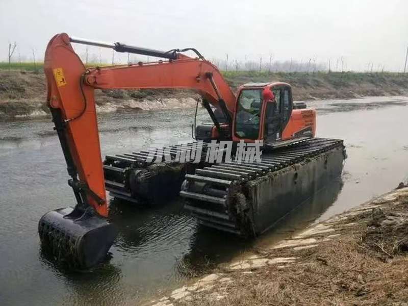 水陆两栖挖机